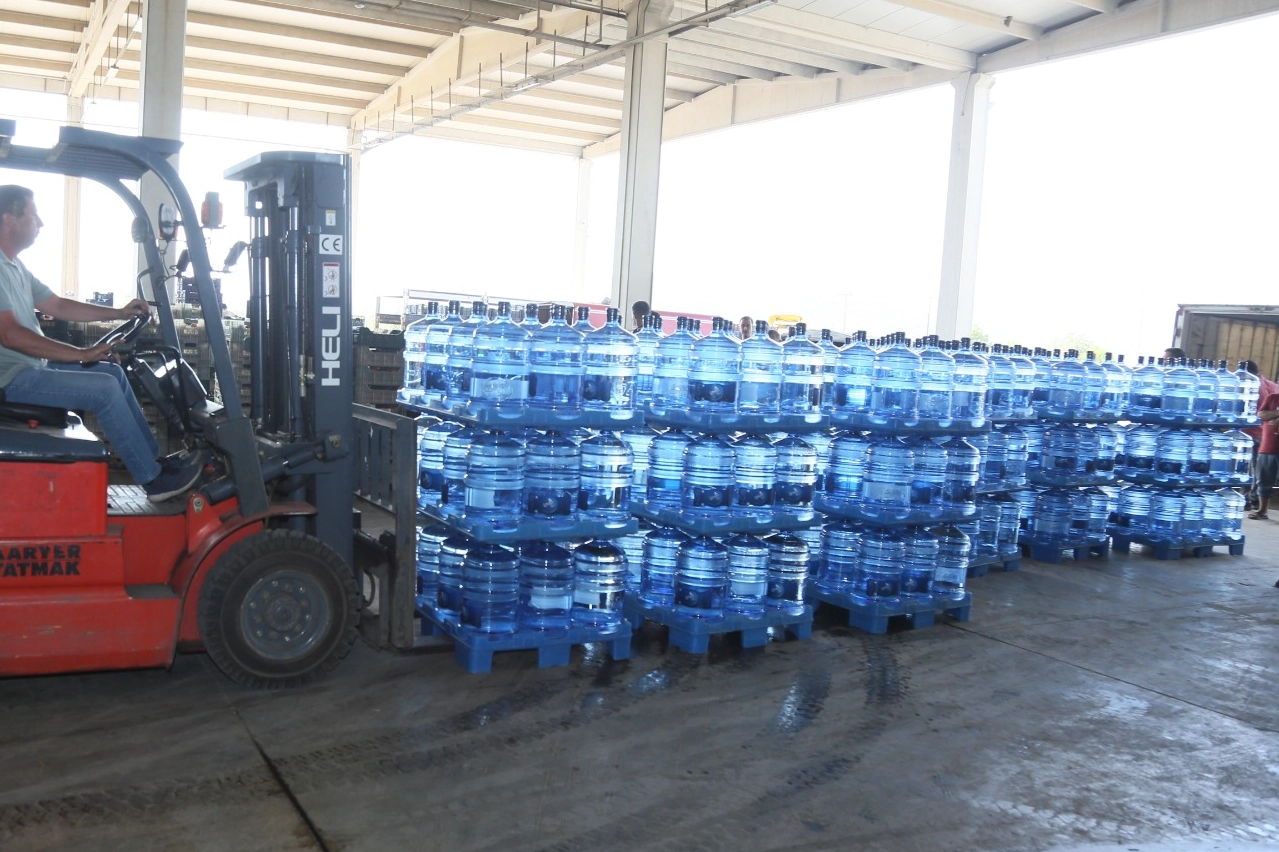 Efes Selçuklu vatandaşlardan İzmir Su damacanalarına yoğun ilgi