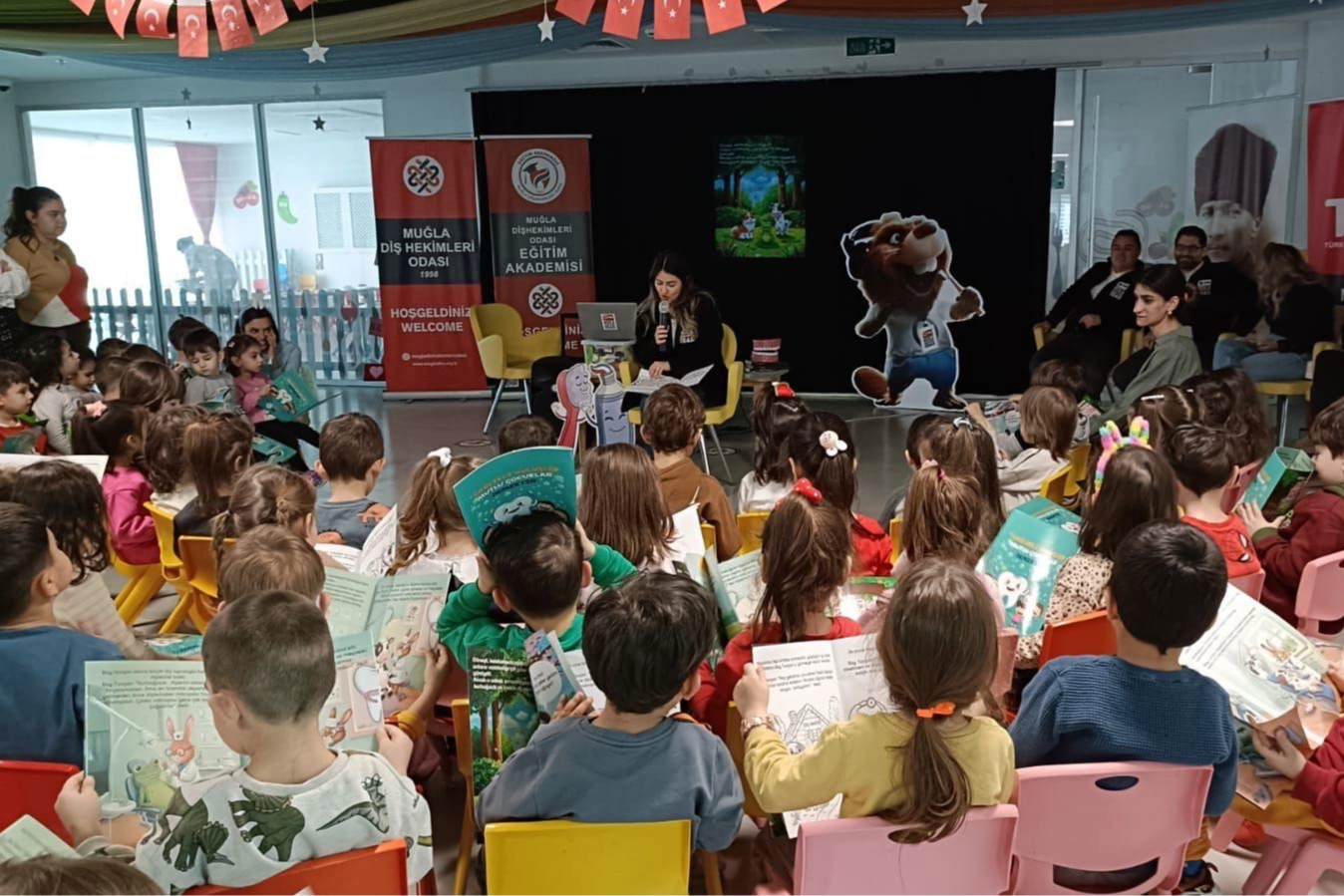 Muğla'da minikler diş sağlığını eğlenerek öğrendi