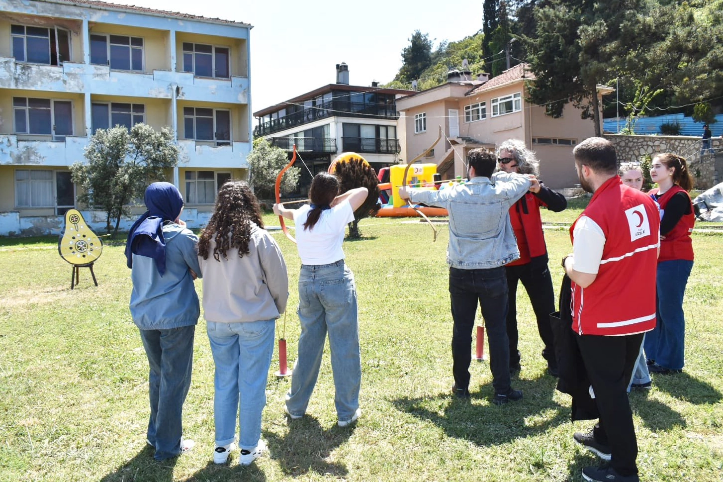 Bursa'da gençler bayram sevincini Kızılay Kampı'nda yaşadı