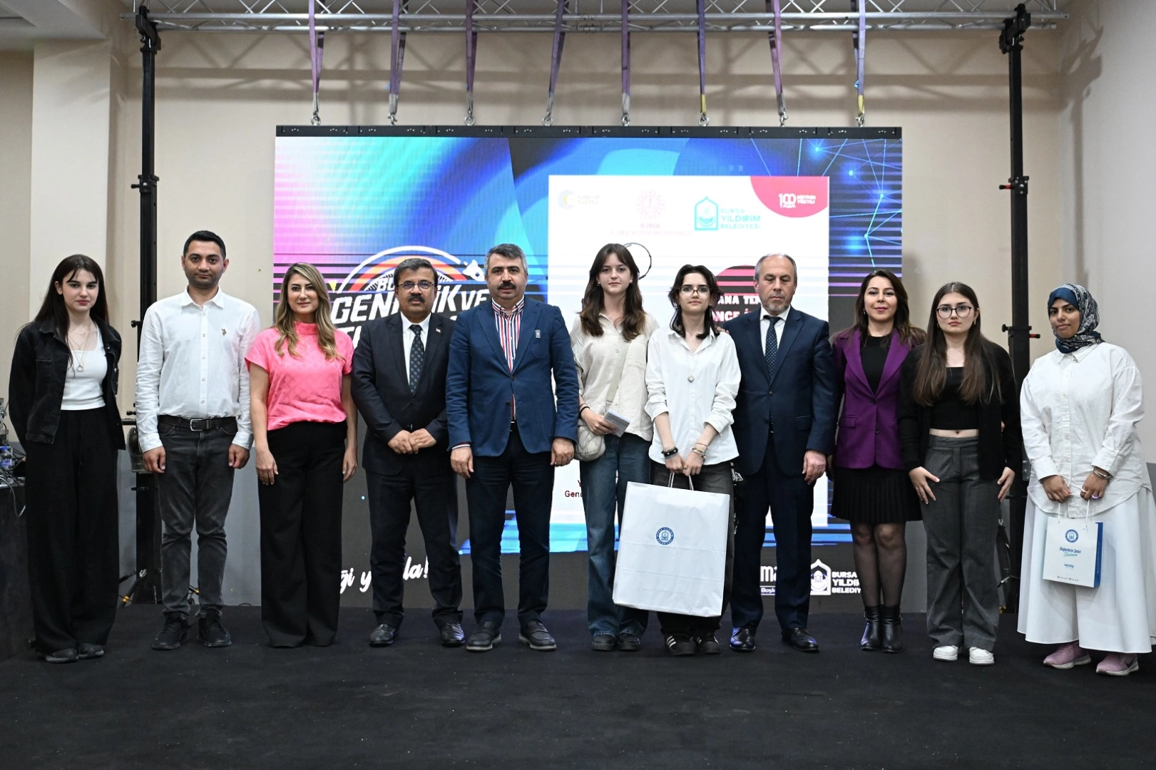 Bursalı gençler Yıldırım'da 'bayram' etti