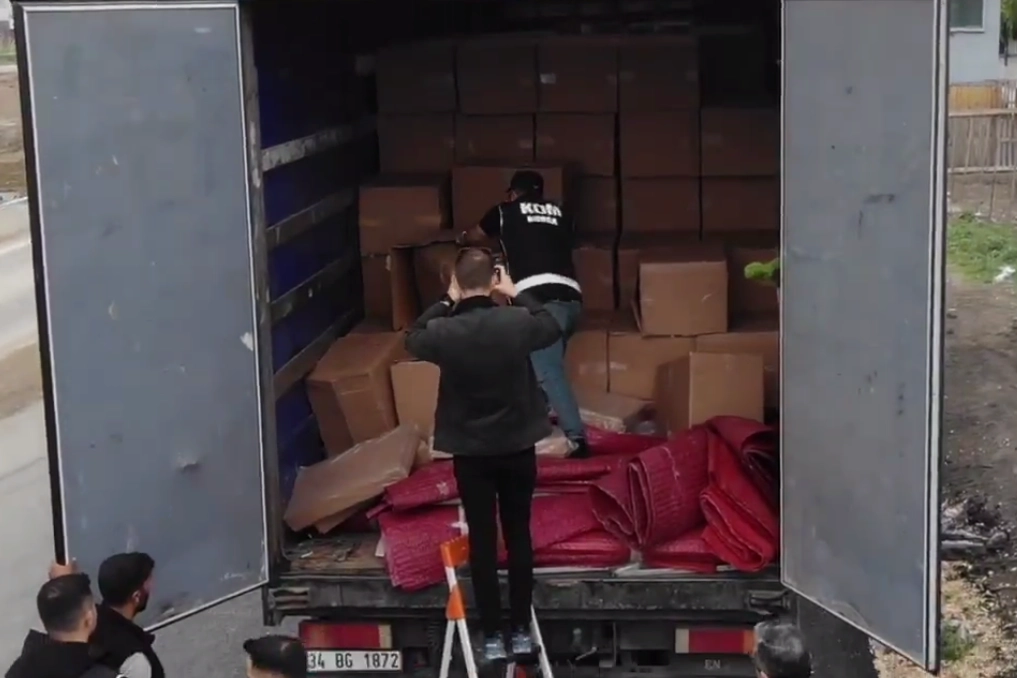 Bursa Emniyeti'nden İnegöl'de büyük kaçakçılık operasyonu!