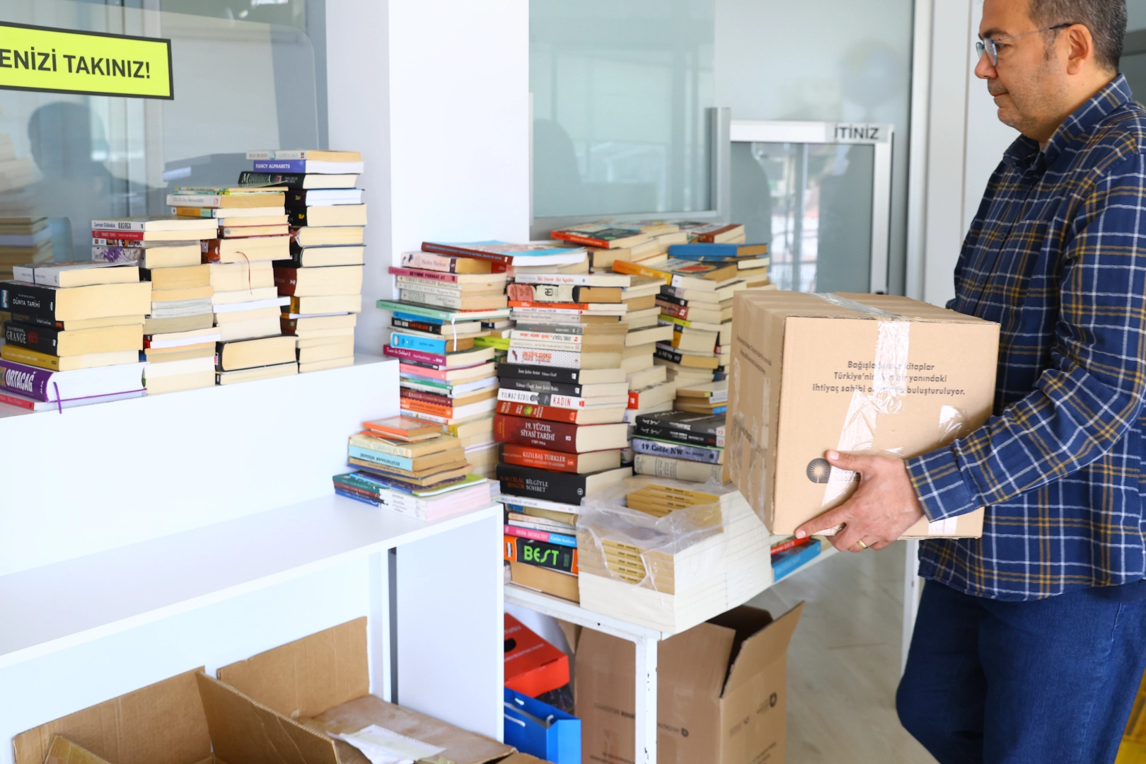 Kitaplar Antalya’dan yola çıkıyor, Türkiye'yi aydınlatıyor