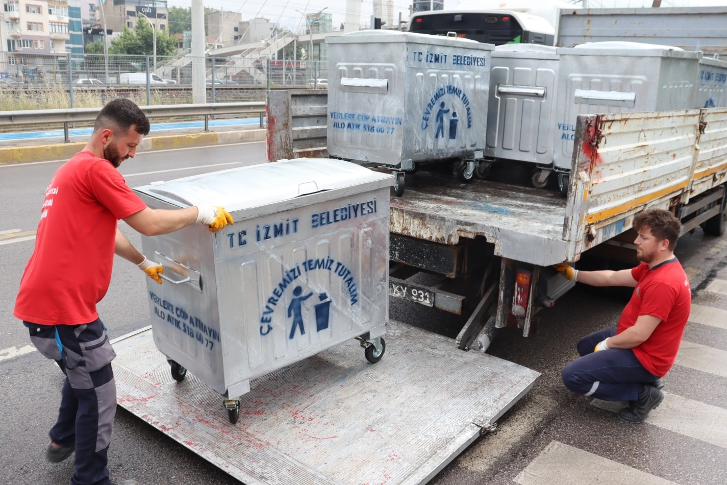 Daha temiz İzmit için yeni konteynerler sahada