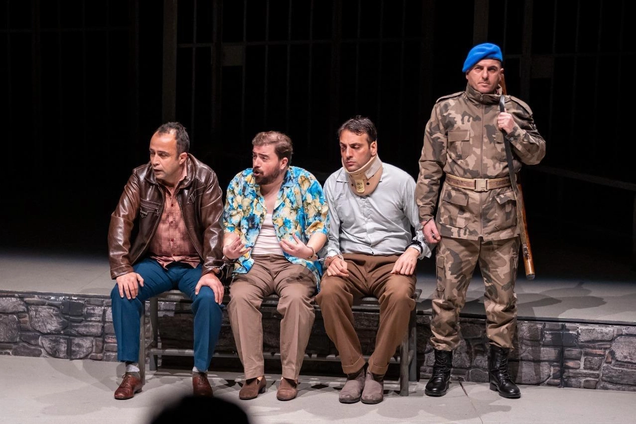 İzmir Büyükşehir’e iki tiyatro ödülü birden