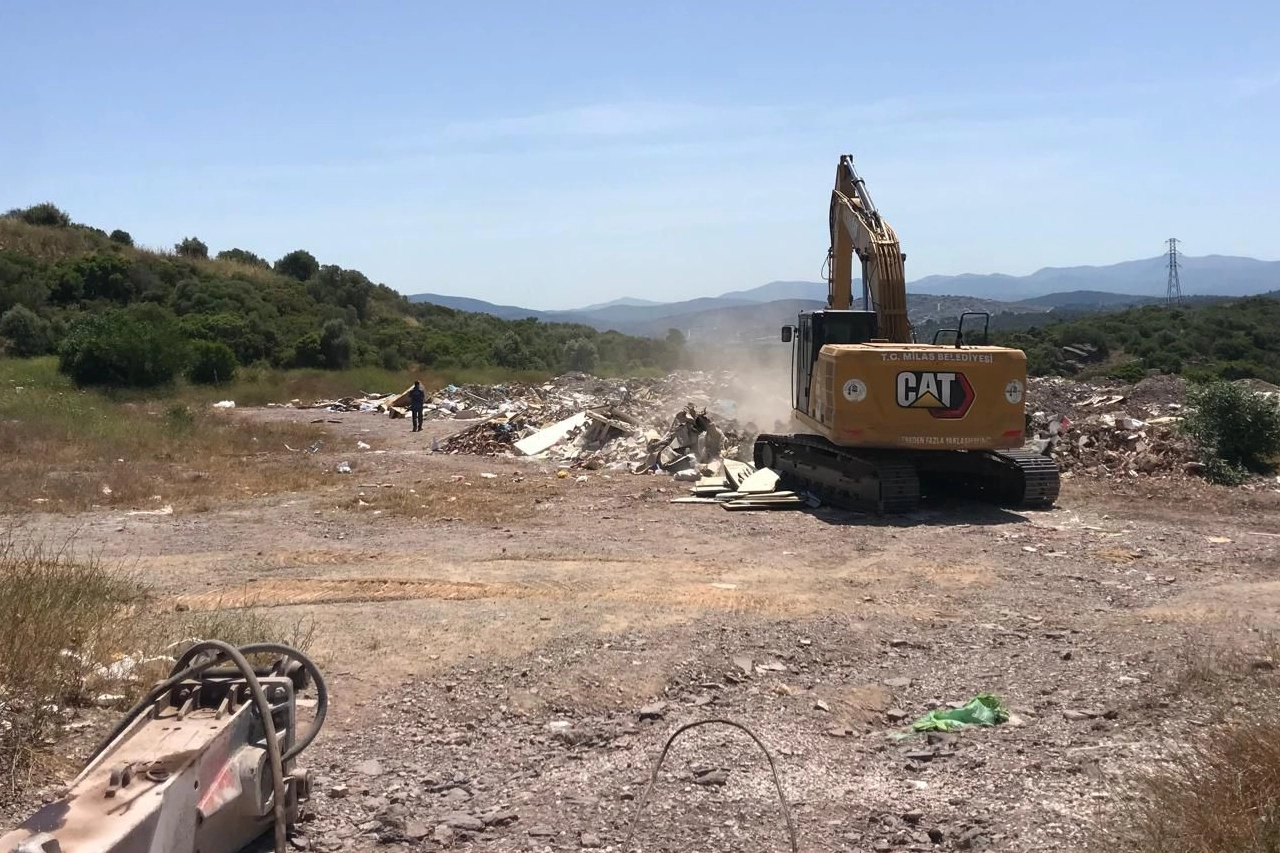 Muğla Milas'ta temiz bir çevre için çalışmalar gerçekleştiriyor