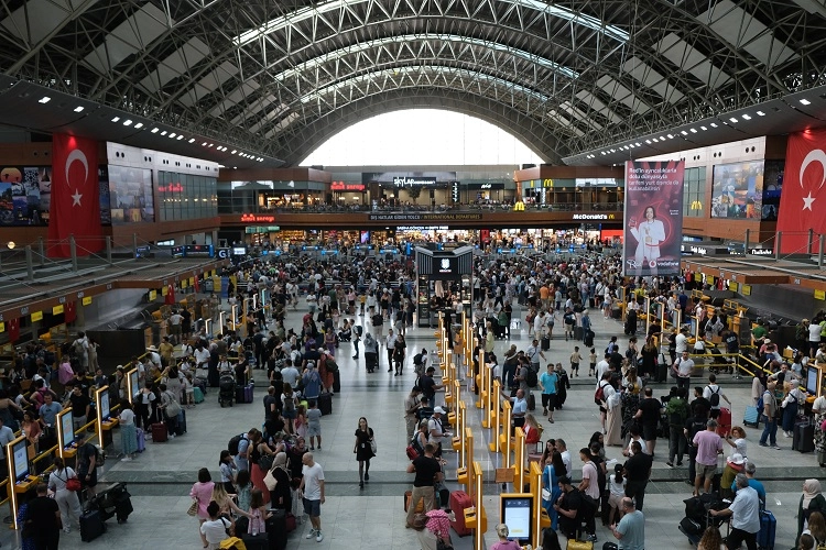 Sabiha Gökçen Havalimanı'nda bayram yoğunluğu