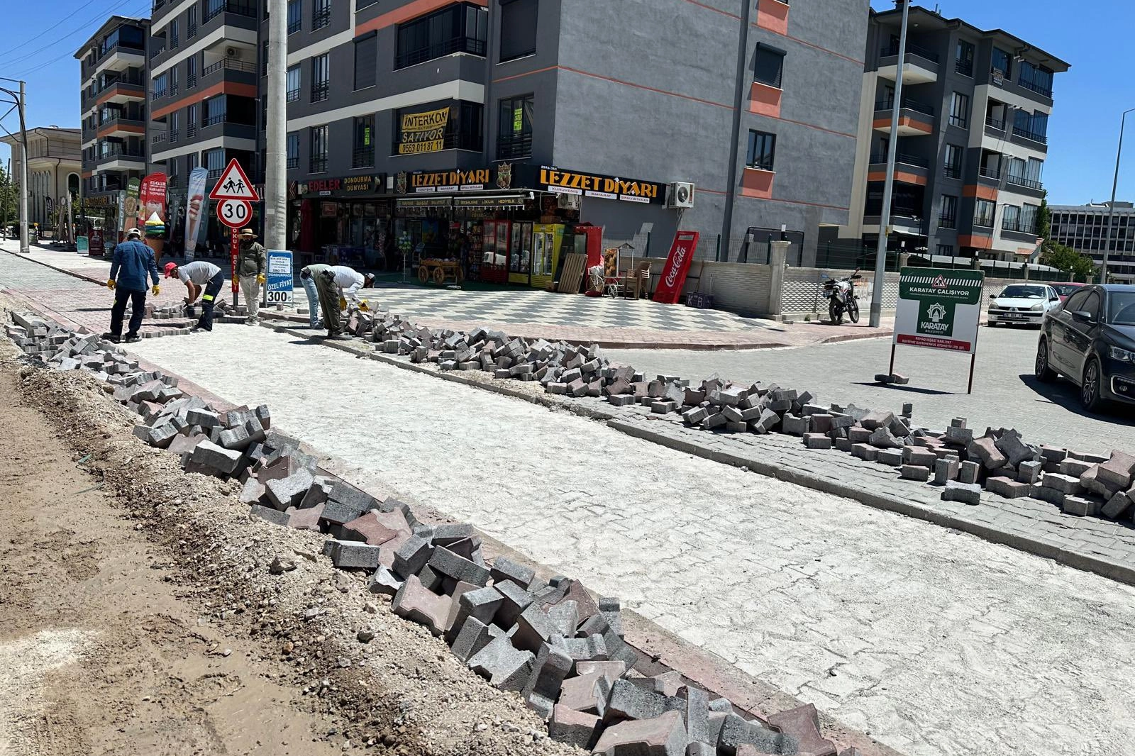 Konya Karatay'da yol çalışmalarına devam