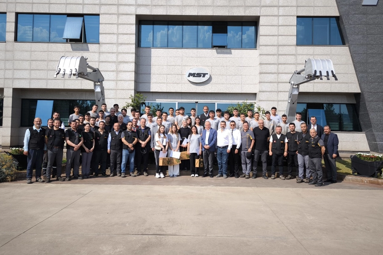 MST Akademi ilk mezunlarını verdi... Sektöre nitelikli genç güç