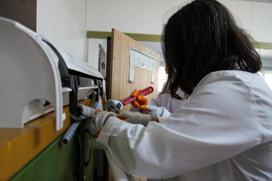 Diyarbakırlı kadınlar klima, kombi ve petek bakım-onarımını öğreniyor