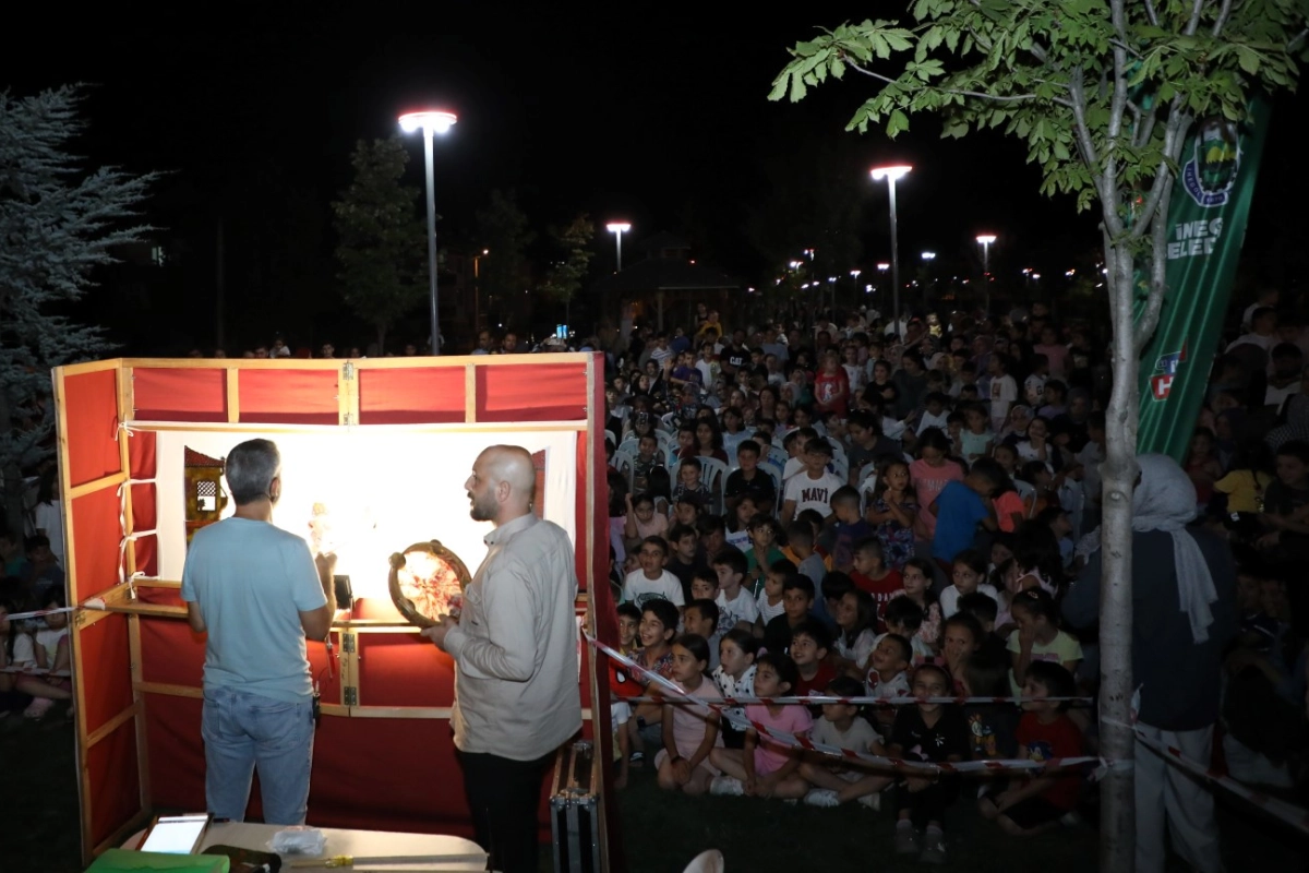 Bursa İnegöllü çocuklar Karagöz'le buluştu