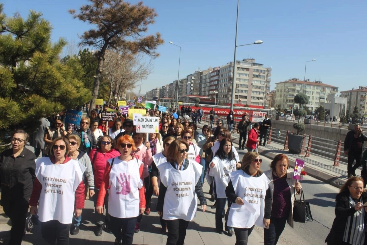 Kadın İşbirliğini Geliştirme Derneği'nden 'cinayet' mesajı